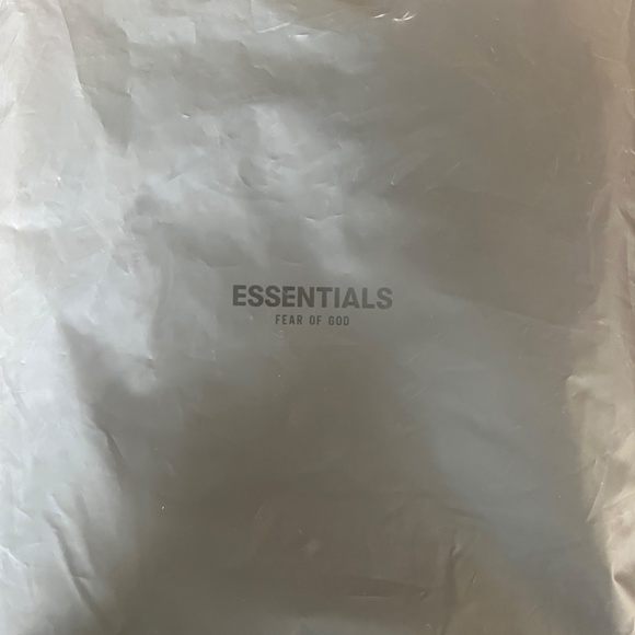 ESSENTIALS fear of GOD - Picture 2 of 4